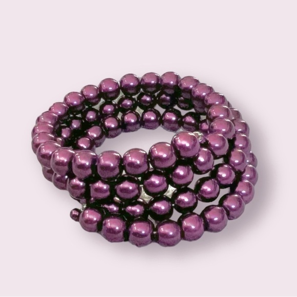 Deep Magenta Pearl Beaded Wrap Bracelet in Excellent condition - Picture 5 of 6